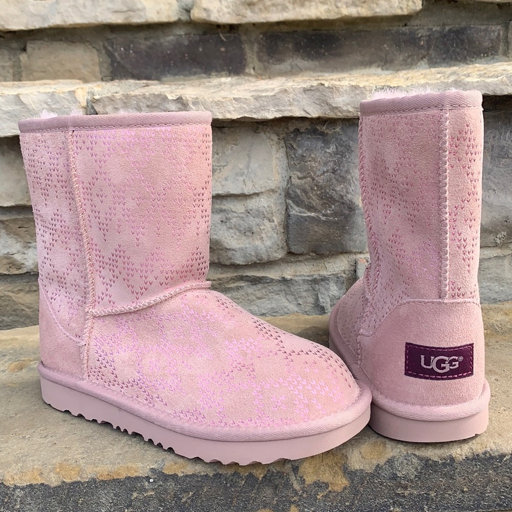 UGG PINK with SPARKLE SHINY Heart DESIGN.. SIZE 3 GIRLS .. BRAND NEW NEVER WORN